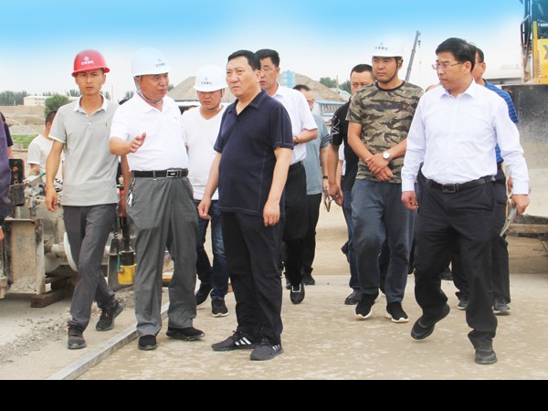 武威市委常委、涼州區(qū)委書記鞠毅一行到武威北二環(huán)項目調(diào)研指導(dǎo)工作