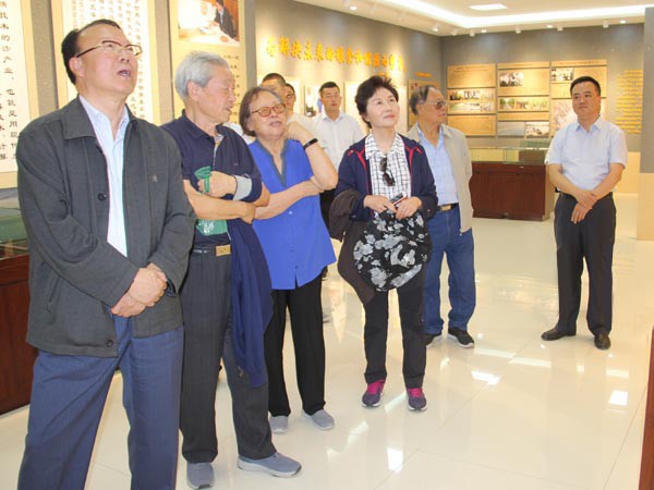 中國科協(xié)原副主席、中國生物多樣性保護(hù)與綠色發(fā)展基金會名譽(yù)理事長劉恕一行調(diào)研全國荒漠化防治（機(jī)械治沙工程）試驗示范基地