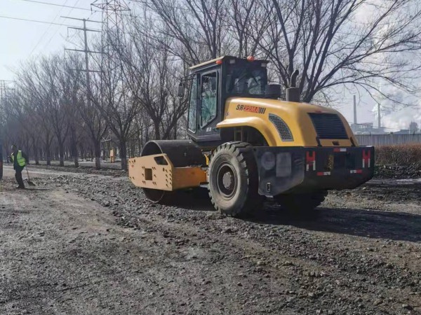 烏魯木齊機(jī)場改擴(kuò)建土方工程項目  正在進(jìn)行時