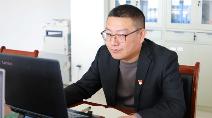 【榜樣力量】堅(jiān)守崗位，鑄就不凡業(yè)績(jī) ——記甘肅建投2024年度優(yōu)秀員工張久明